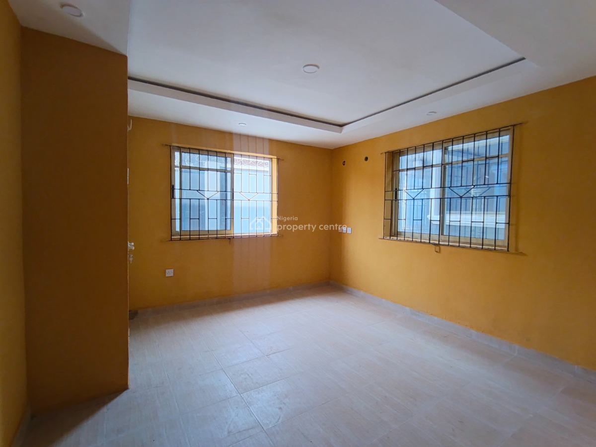 2 Bedroom Flat, Awolowo Road, Ikorodu, Lagos, Flat / Apartment for Rent
