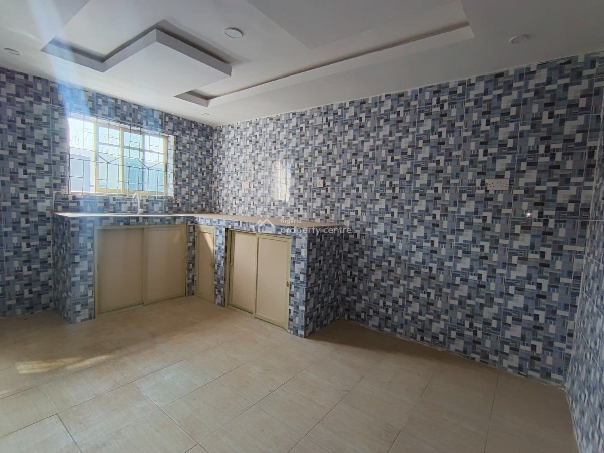 2 Bedroom Flat, Awolowo Road, Ikorodu, Lagos, Flat / Apartment for Rent