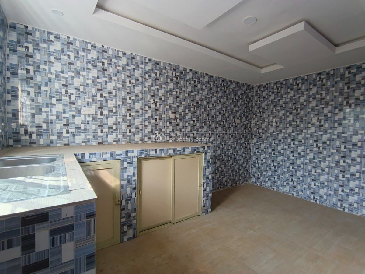 2 Bedroom Flat, Awolowo Road, Ikorodu, Lagos, Flat / Apartment for Rent