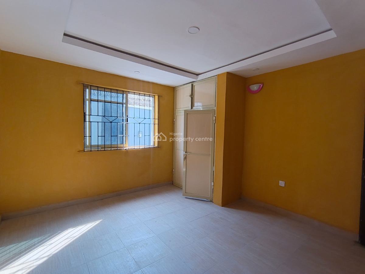 2 Bedroom Flat, Awolowo Road, Ikorodu, Lagos, Flat / Apartment for Rent