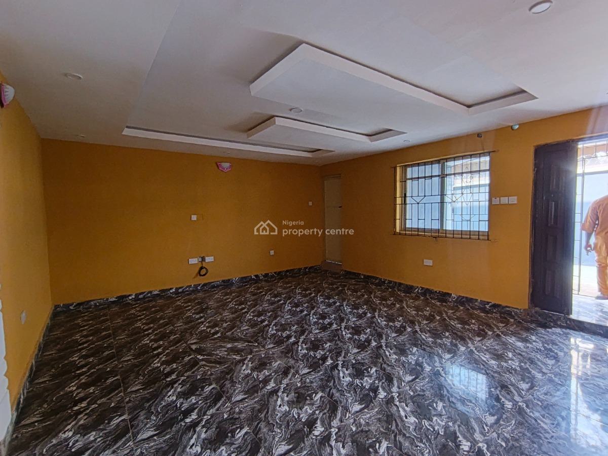2 Bedroom Flat, Awolowo Road, Ikorodu, Lagos, Flat / Apartment for Rent