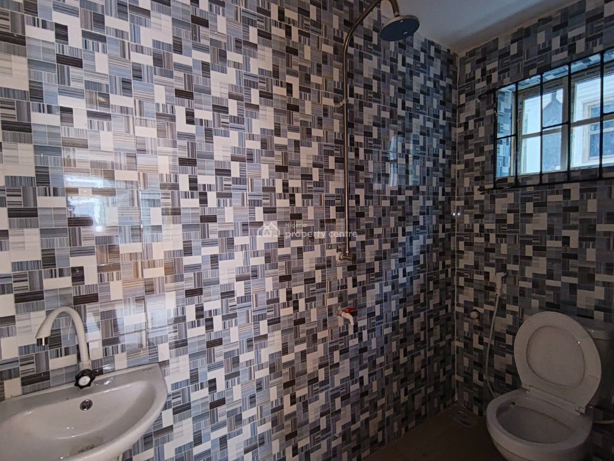 2 Bedroom Flat, Awolowo Road, Ikorodu, Lagos, Flat / Apartment for Rent