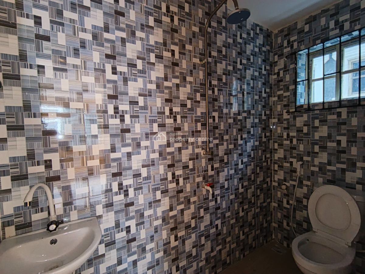 2 Bedroom Flat, Awolowo Road, Ikorodu, Lagos, Flat / Apartment for Rent