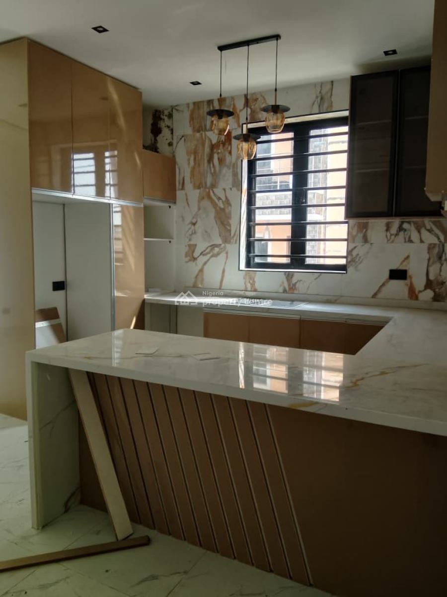 Beautifully Built 2 Bedroom Apartment, Lekki Phase 1, Lekki, Lagos, Flat / Apartment for Sale
