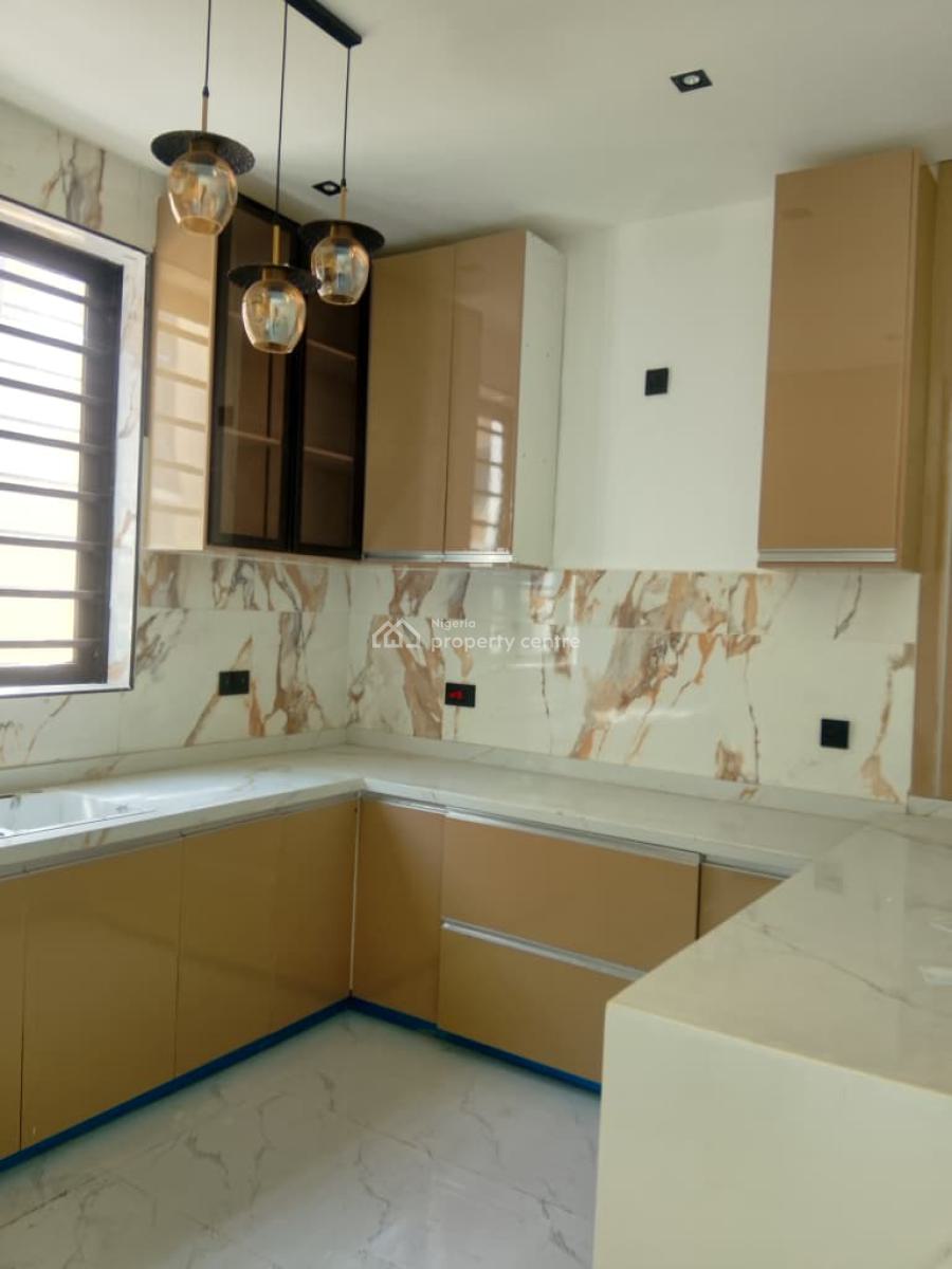 Beautifully Built 2 Bedroom Apartment, Lekki Phase 1, Lekki, Lagos, Flat / Apartment for Sale