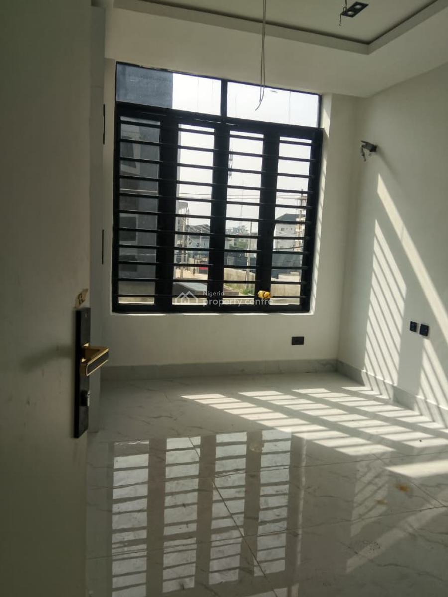 Beautifully Built 2 Bedroom Apartment, Lekki Phase 1, Lekki, Lagos, Flat / Apartment for Sale