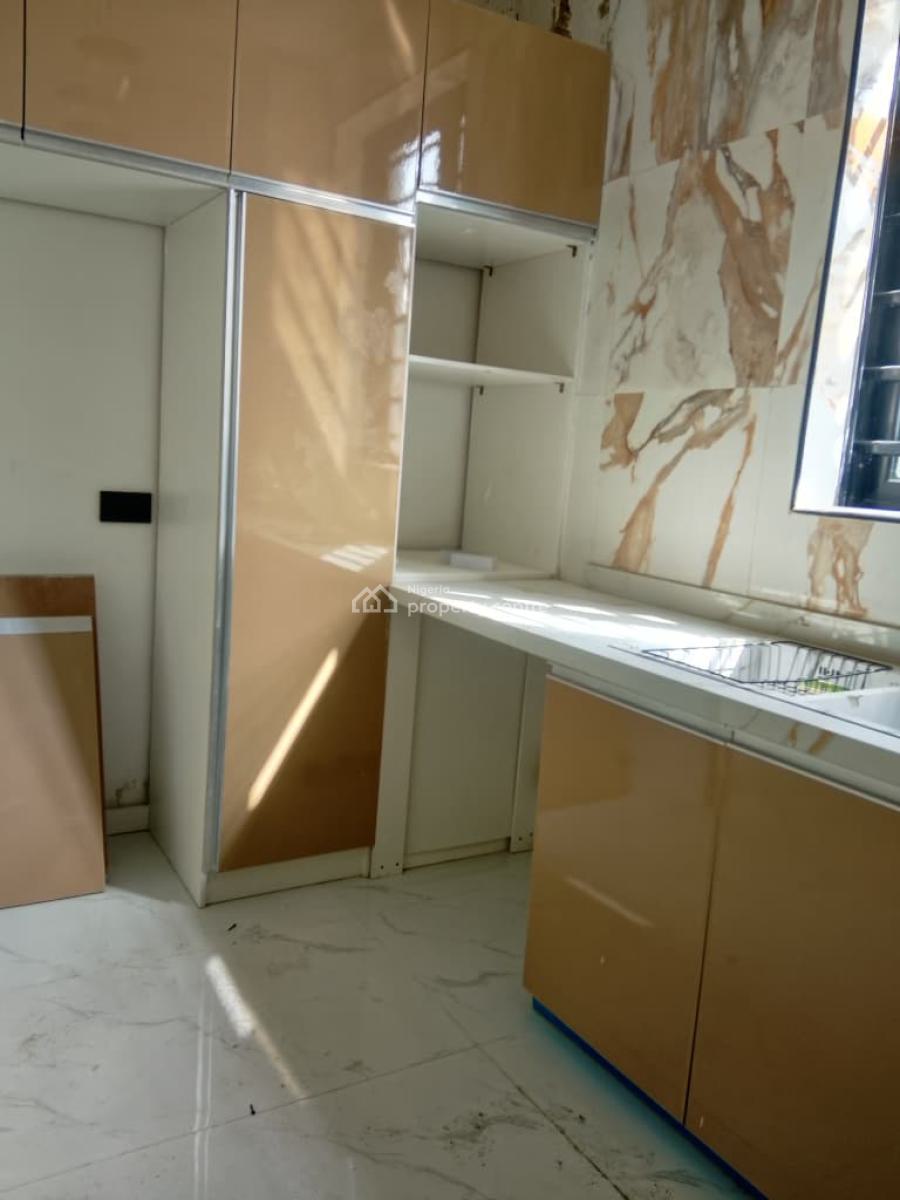 Beautifully Built 2 Bedroom Apartment, Lekki Phase 1, Lekki, Lagos, Flat / Apartment for Sale