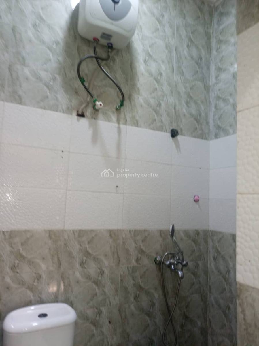 2 Bedroom Flat / Apartment on The Upper Floor, Off Freedom Way, Lekki Phase 1, Lekki, Lagos, Flat / Apartment for Rent