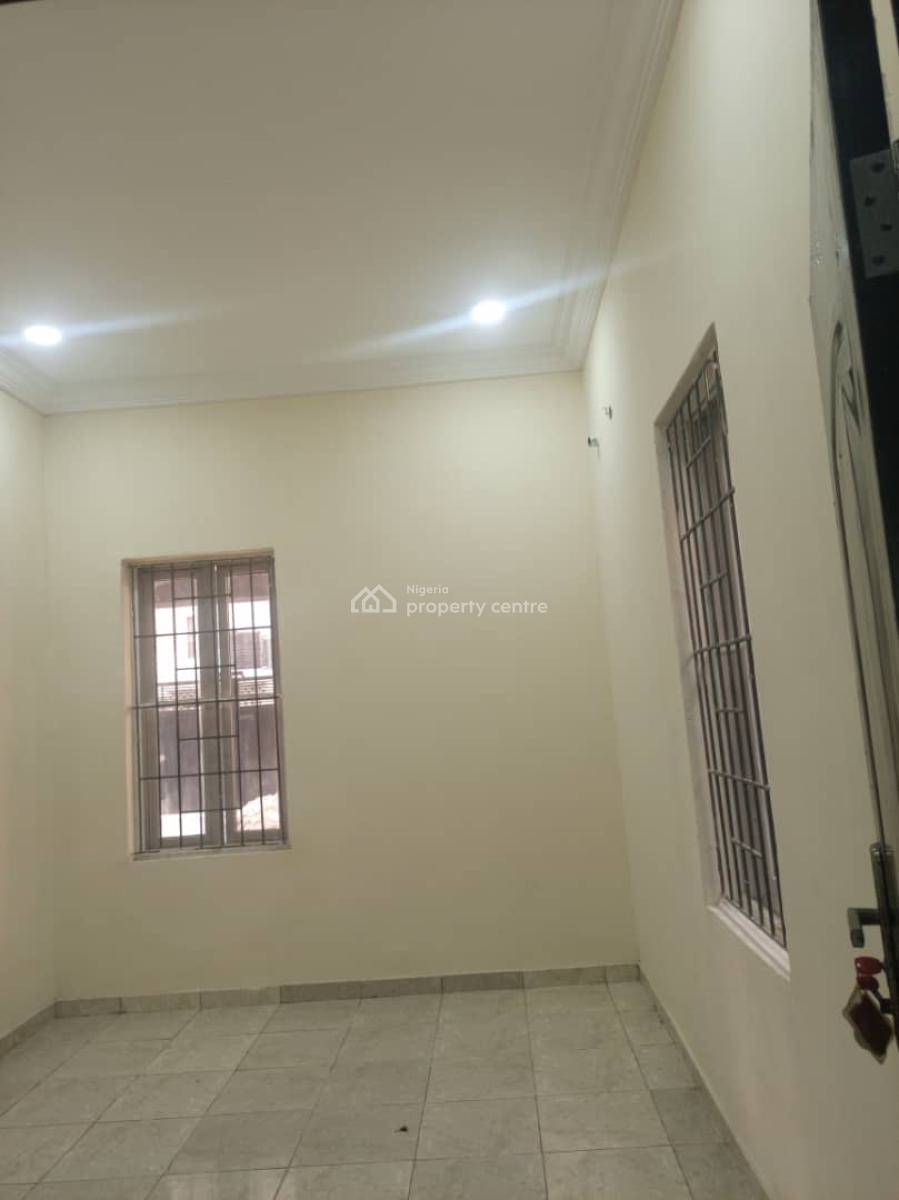 2 Bedroom Flat / Apartment on The Upper Floor, Off Freedom Way, Lekki Phase 1, Lekki, Lagos, Flat / Apartment for Rent