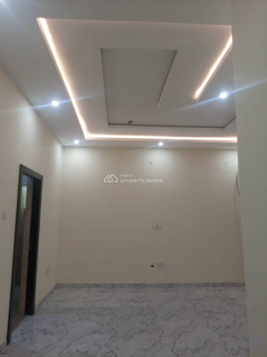 2 Bedroom Flat / Apartment on The Upper Floor, Off Freedom Way, Lekki Phase 1, Lekki, Lagos, Flat / Apartment for Rent