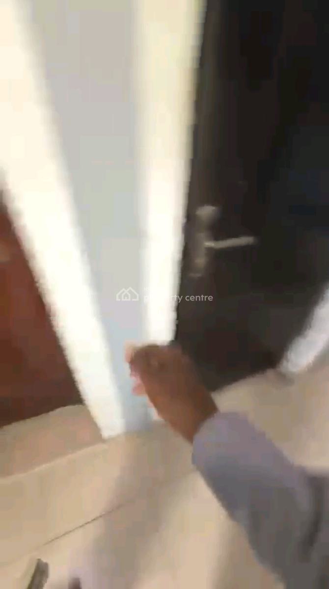 Neatly Used Ensuite 2bedroom Flat, Onike, Yaba, Lagos, Flat / Apartment for Rent