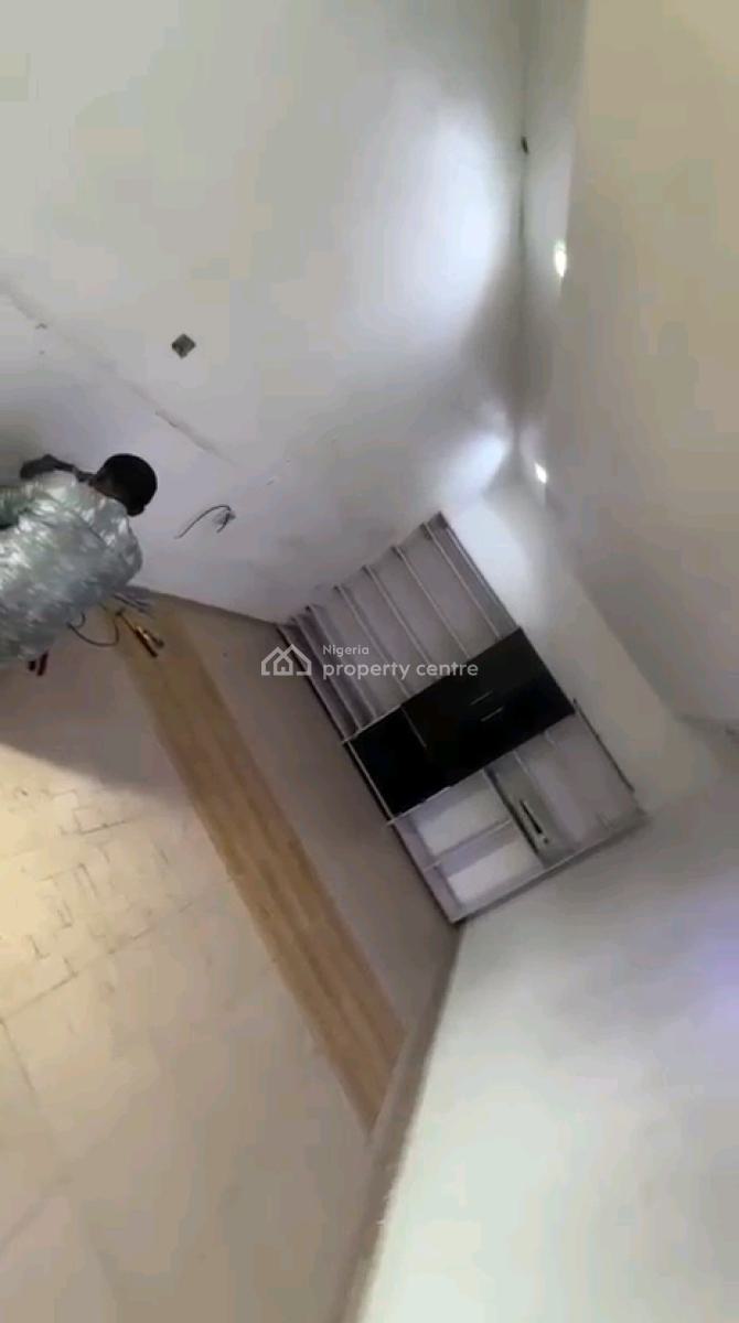 Neatly Used Ensuite 2bedroom Flat, Onike, Yaba, Lagos, Flat / Apartment for Rent