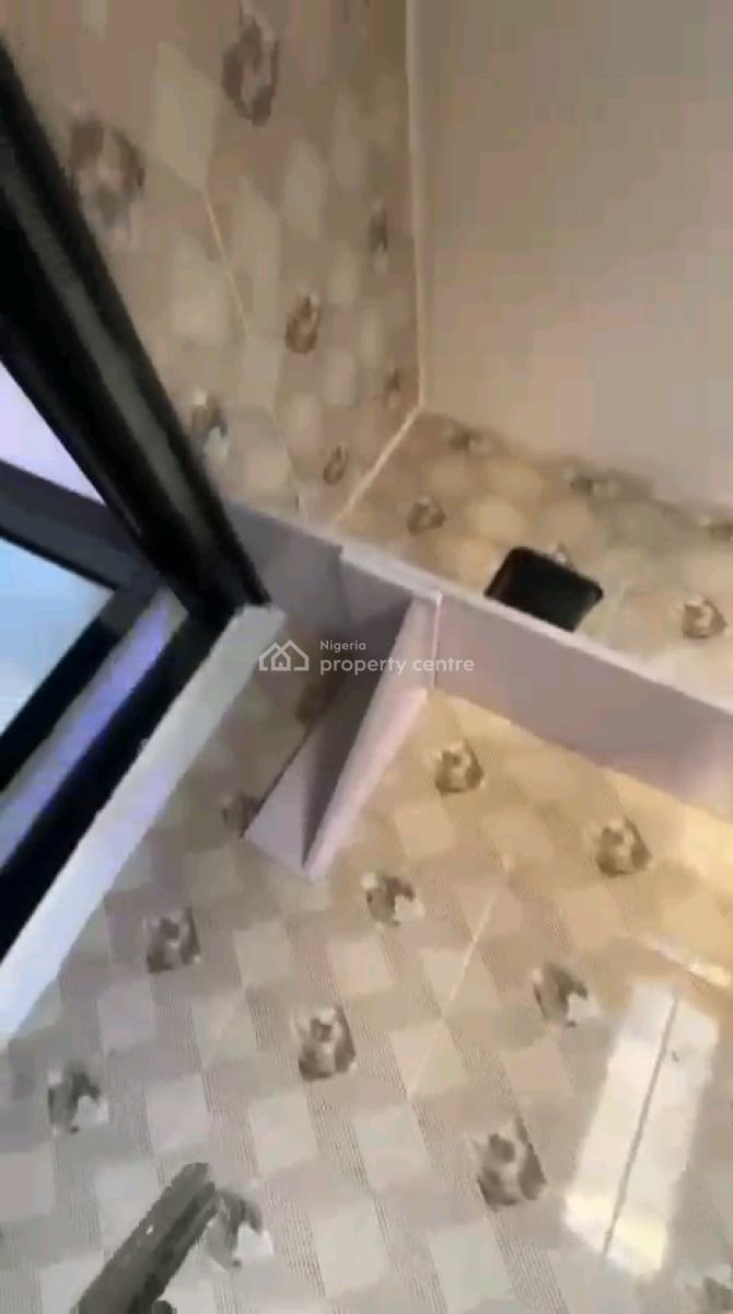 Neatly Used Ensuite 2bedroom Flat, Onike, Yaba, Lagos, Flat / Apartment for Rent