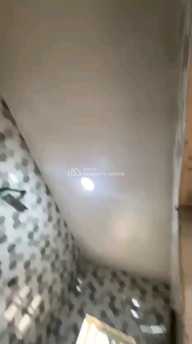 Neatly Used Ensuite 2bedroom Flat, Onike, Yaba, Lagos, Flat / Apartment for Rent