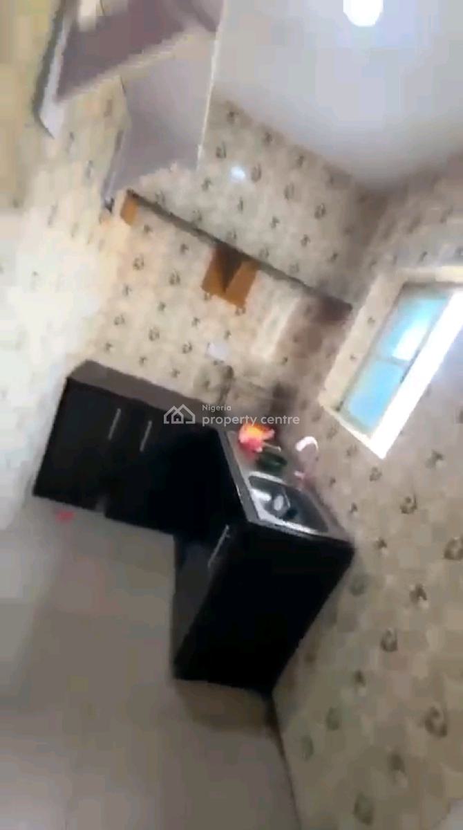 Neatly Used Ensuite 2bedroom Flat, Onike, Yaba, Lagos, Flat / Apartment for Rent