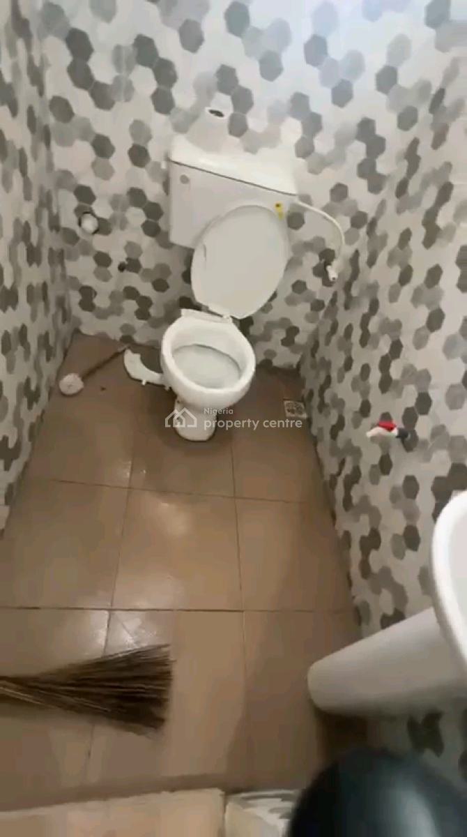Neatly Used Ensuite 2bedroom Flat, Onike, Yaba, Lagos, Flat / Apartment for Rent