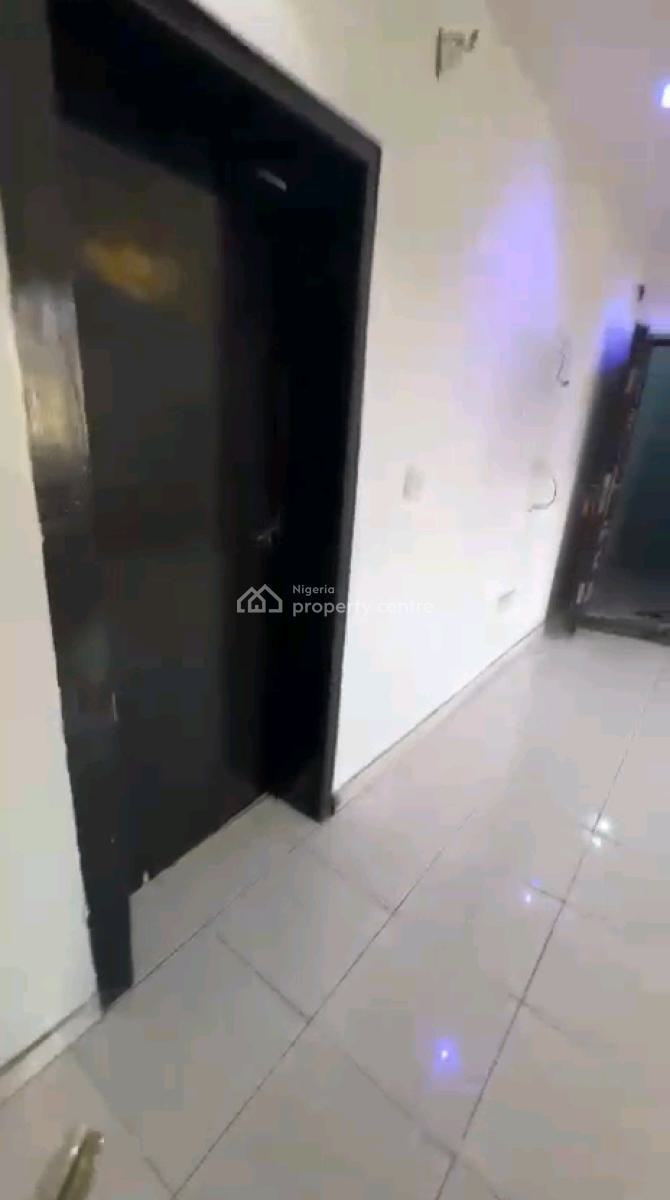 Neatly Used Ensuite 2bedroom Flat, Onike, Yaba, Lagos, Flat / Apartment for Rent