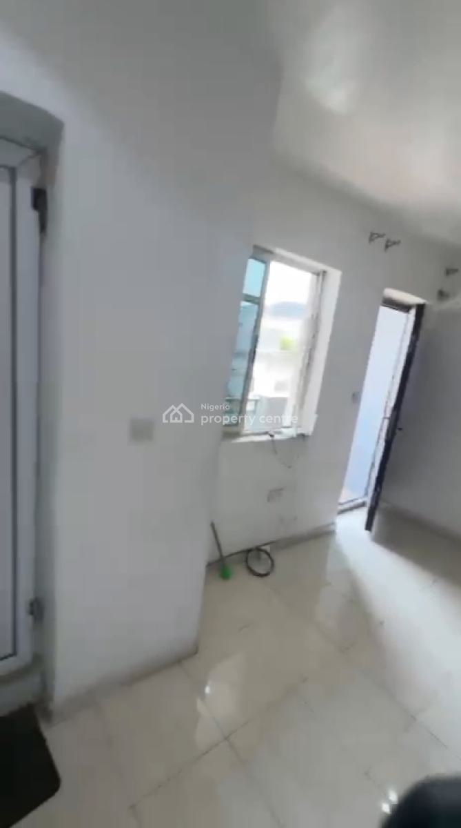 Neatly Used Ensuite 2bed, Onike, Yaba, Lagos, Flat / Apartment for Sale