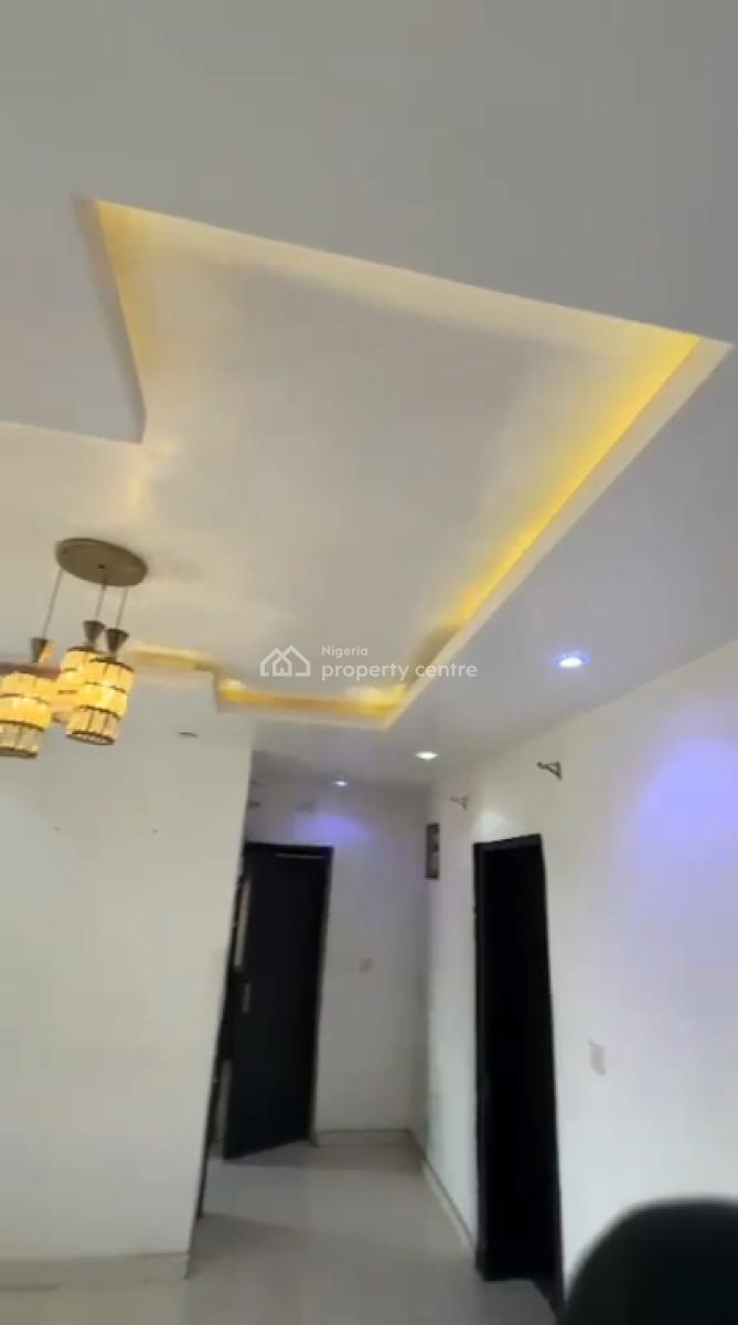 Neatly Used Ensuite 2bed, Onike, Yaba, Lagos, Flat / Apartment for Sale