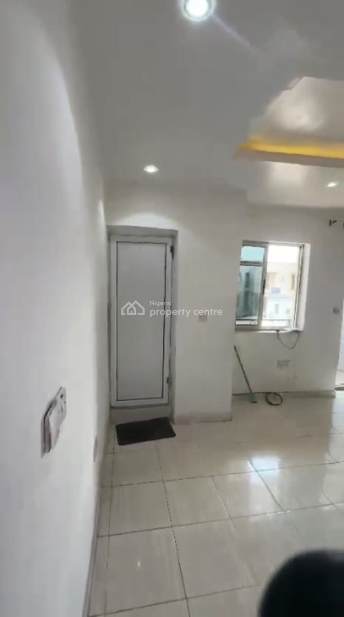 Neatly Used Ensuite 2bed, Onike, Yaba, Lagos, Flat / Apartment for Sale