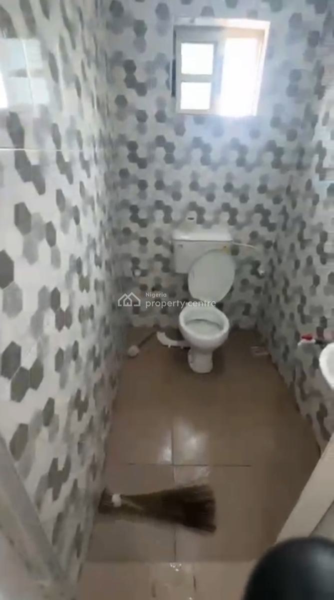 Neatly Used Ensuite 2bed, Onike, Yaba, Lagos, Flat / Apartment for Sale