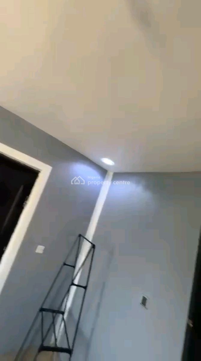 Neatly Used Ensuite 2bed, Onike, Yaba, Lagos, Flat / Apartment for Sale