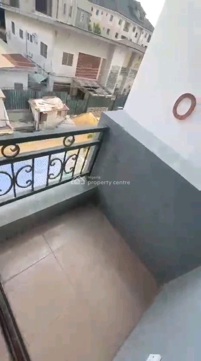 Neatly Used Ensuite 2bed, Onike, Yaba, Lagos, Flat / Apartment for Sale