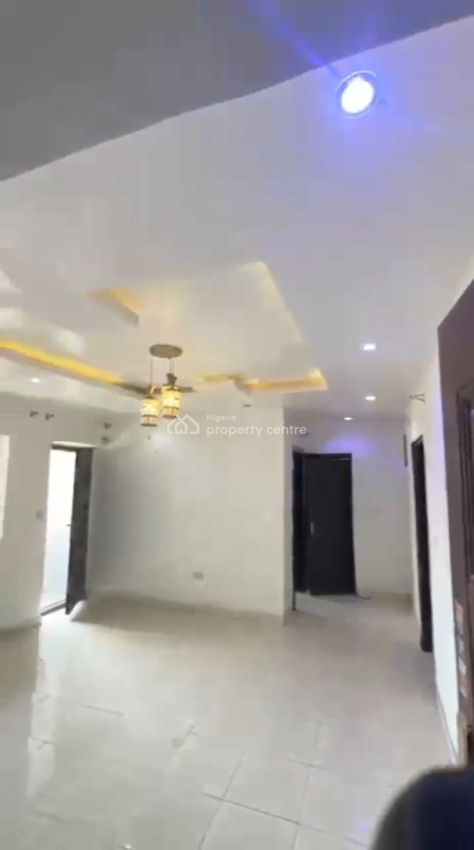 Neatly Used Ensuite 2bedroom Flat, Onike, Yaba, Lagos, Flat / Apartment for Rent