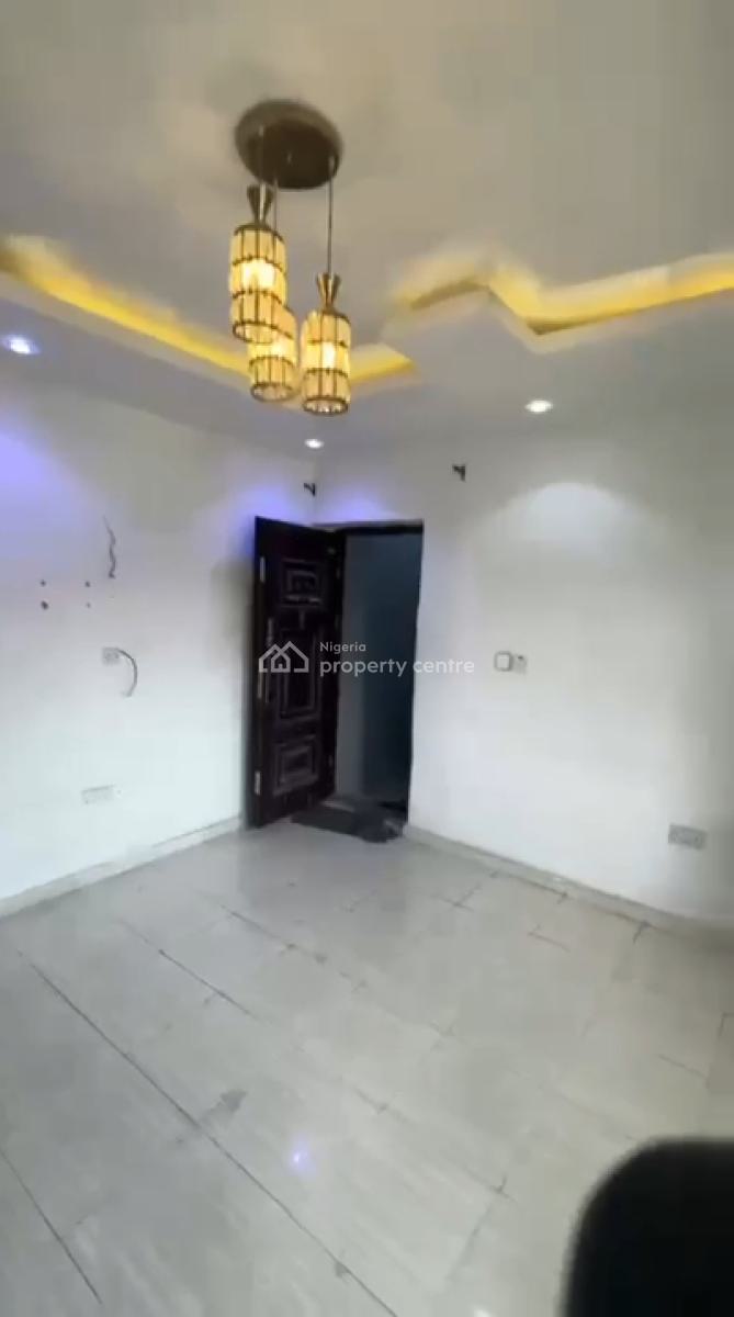 Neatly Used Ensuite 2bedroom Flat, Onike, Yaba, Lagos, Flat / Apartment for Rent