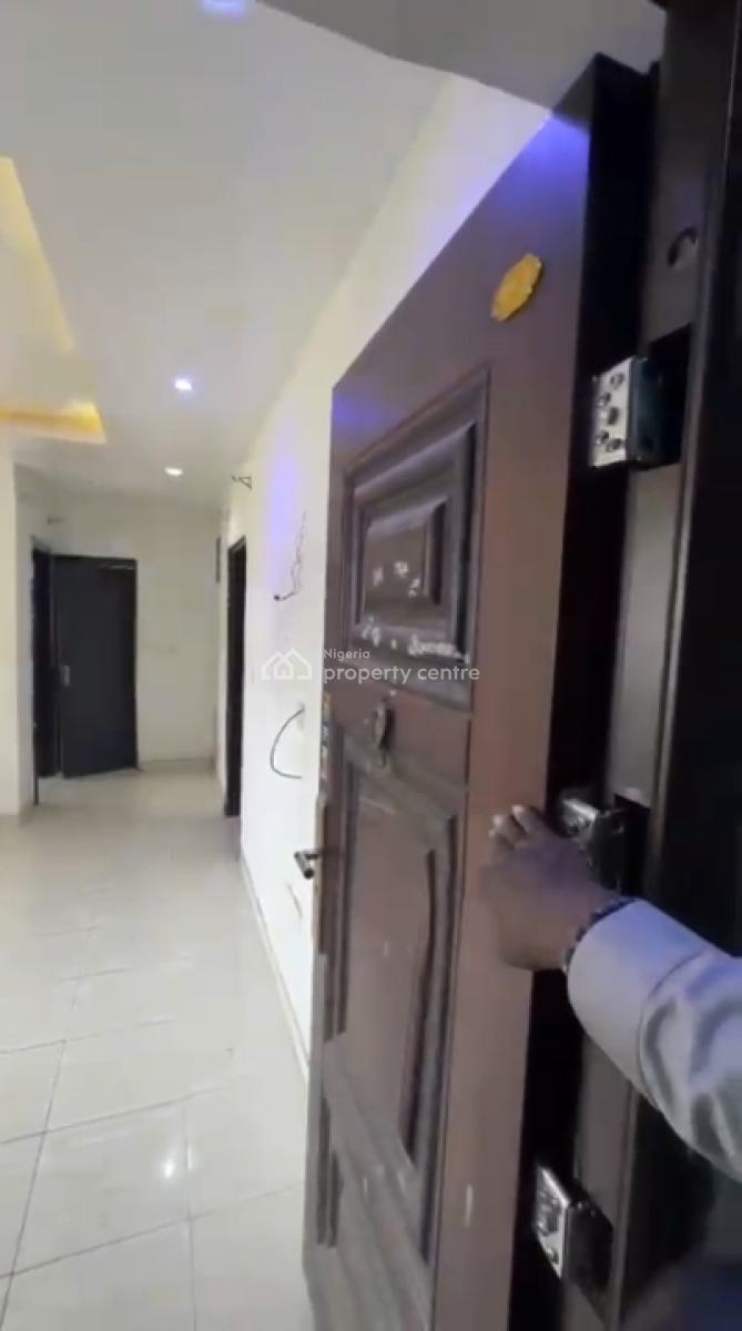 Neatly Used Ensuite 2bedroom Flat, Onike, Yaba, Lagos, Flat / Apartment for Rent