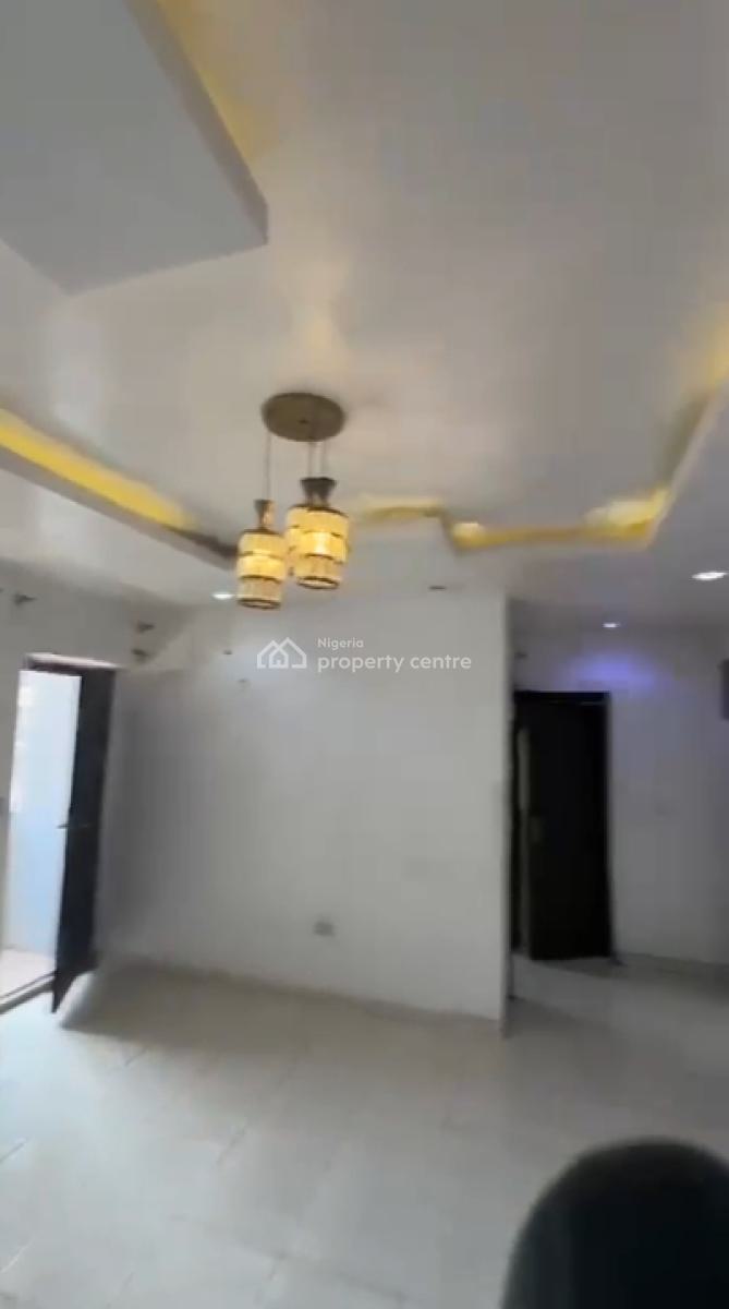 Neatly Used Ensuite 2bedroom Flat, Onike, Yaba, Lagos, Flat / Apartment for Rent