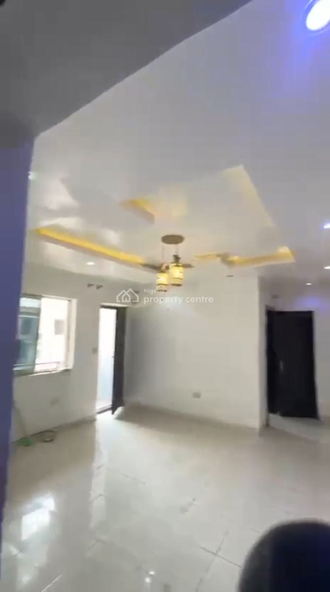Neatly Used Ensuite 2bedroom Flat, Onike, Yaba, Lagos, Flat / Apartment for Rent