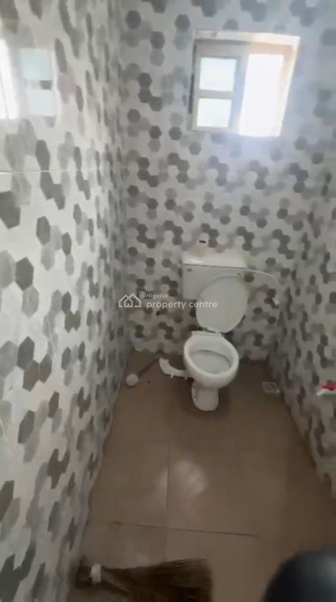 Neatly Used Ensuite 2bedroom Flat, Onike, Yaba, Lagos, Flat / Apartment for Rent