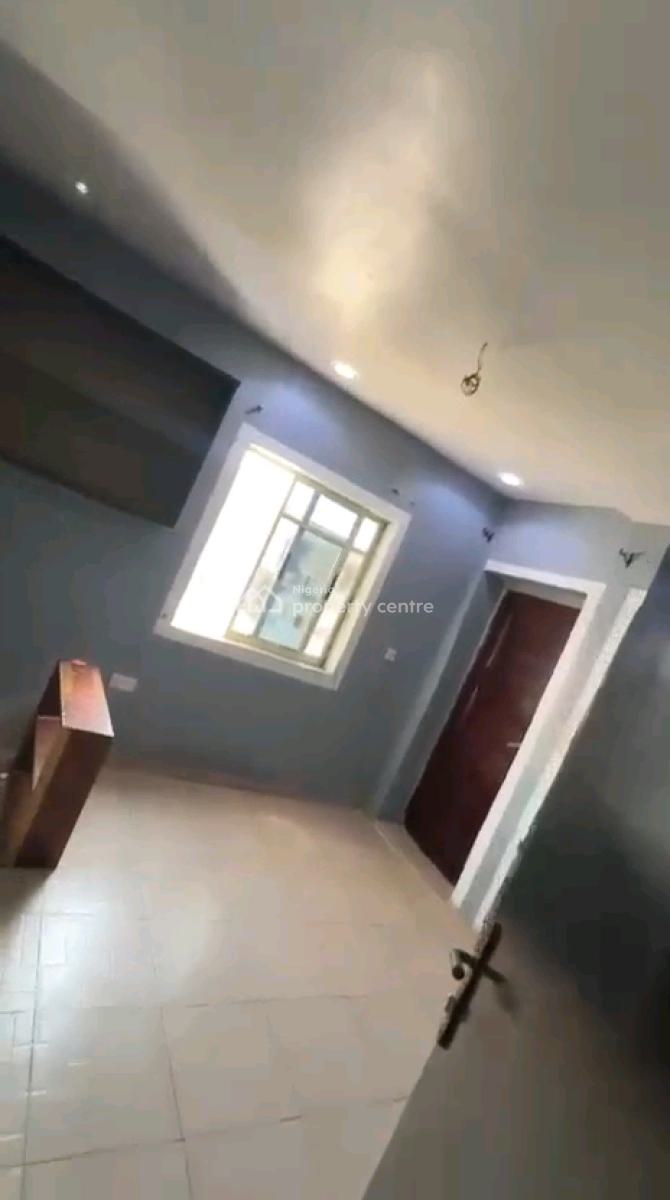Neatly Used Ensuite 2bedroom Flat, Onike, Yaba, Lagos, Flat / Apartment for Rent
