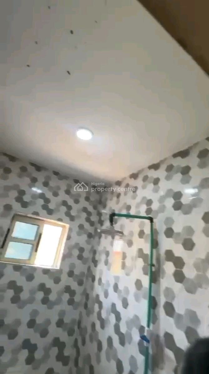 Neatly Used Ensuite 2 Bedroom Flat, Onike, Yaba, Lagos, Flat / Apartment for Rent