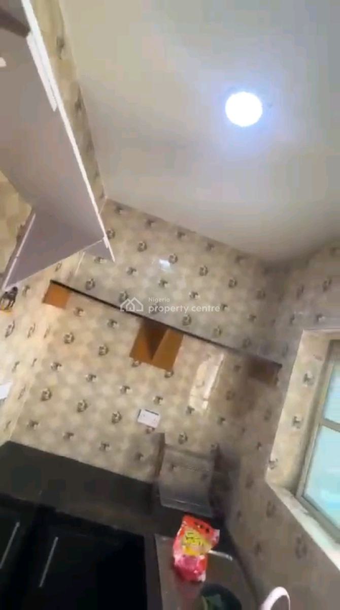 Neatly Used Ensuite 2 Bedroom Flat, Onike, Yaba, Lagos, Flat / Apartment for Rent