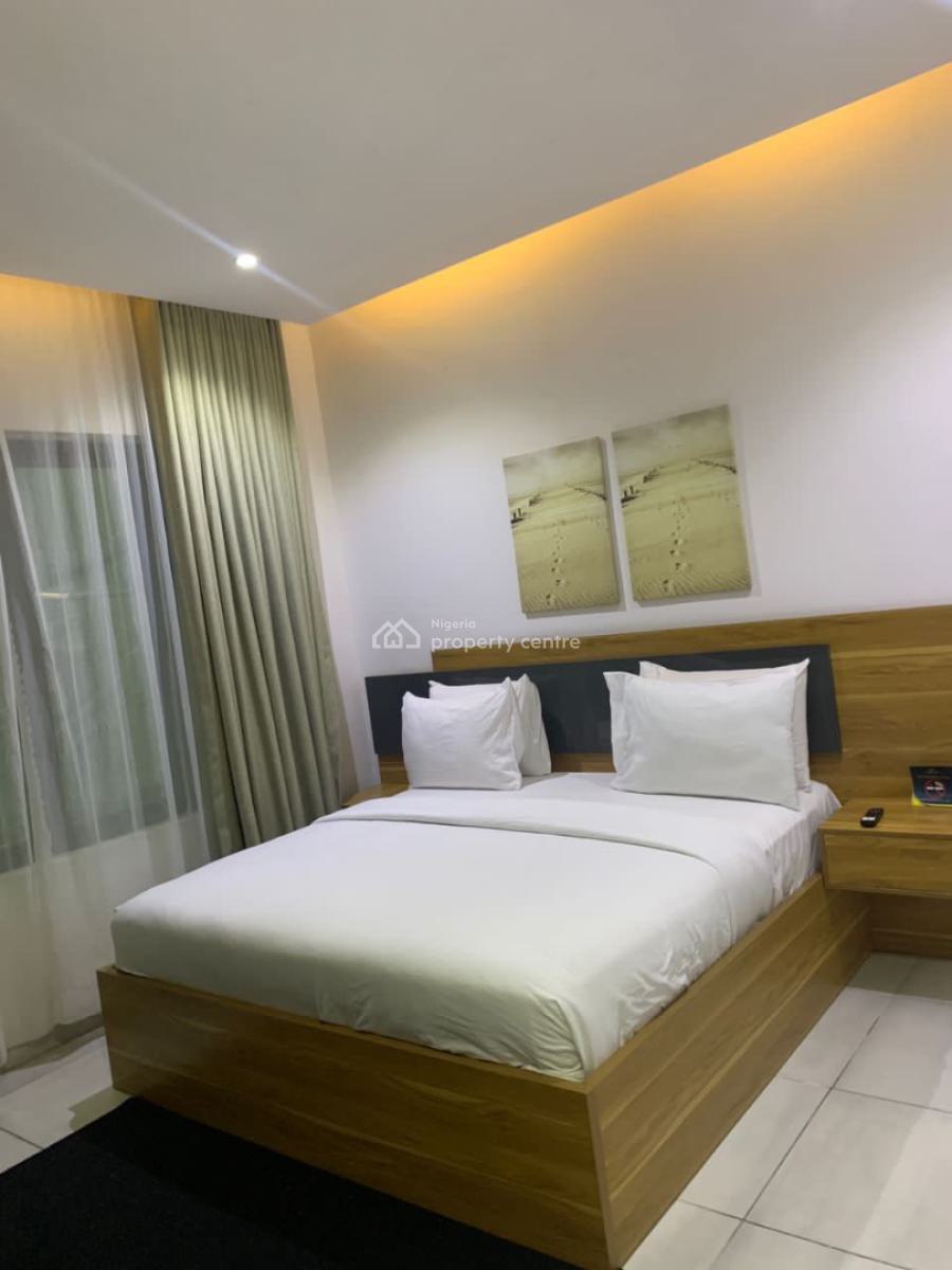 a Luxurious 1 Bedroom in a Secure Estate, 2 Anga Close Near Richmond Estate Gate 2., Lekki Phase 2, Lekki, Lagos, Flat / Apartment Short Let