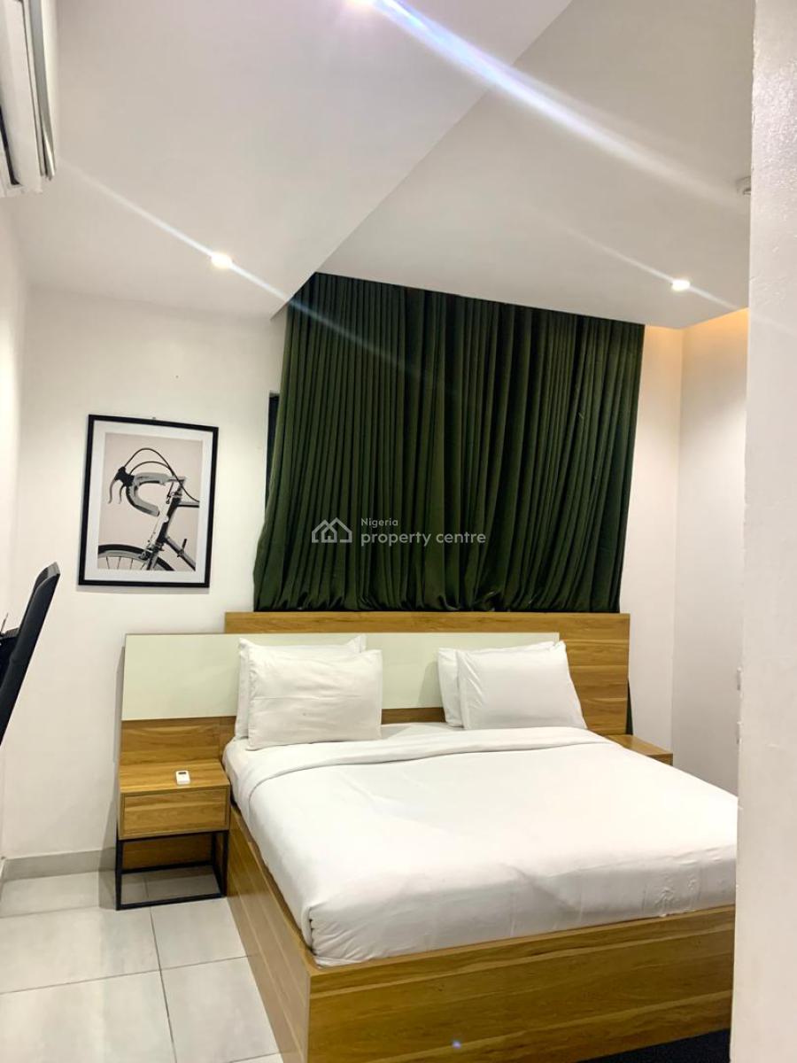 a Luxurious 1 Bedroom in a Secure Estate, 2 Anga Close Near Richmond Estate Gate 2., Lekki Phase 2, Lekki, Lagos, Flat / Apartment Short Let