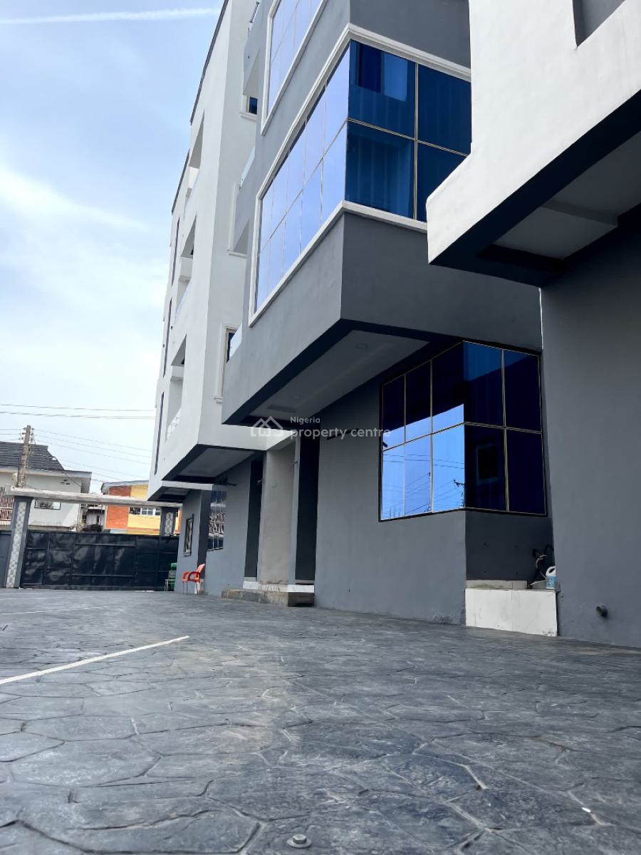 Luxury 2bedroom Apartment with Swimming Pool,ps5, Gym, Elevator, Lekki Phase 1, Lekki, Lagos, Flat / Apartment Short Let