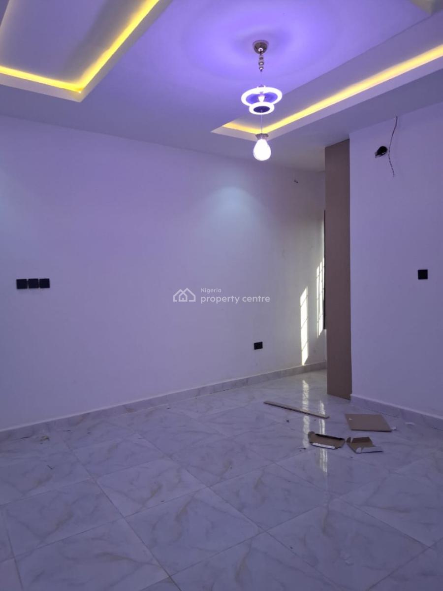 Luxurious Five Bedroom Terrace Duplex, Guzape District, Abuja, Terraced Duplex for Sale