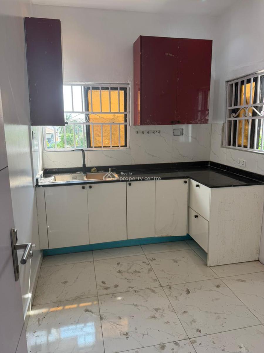 Very Decent  and Serviced 3 Bedroom Flat, Off Admiralty Way, Lekki Phase 1, Lekki, Lagos, Flat / Apartment for Rent