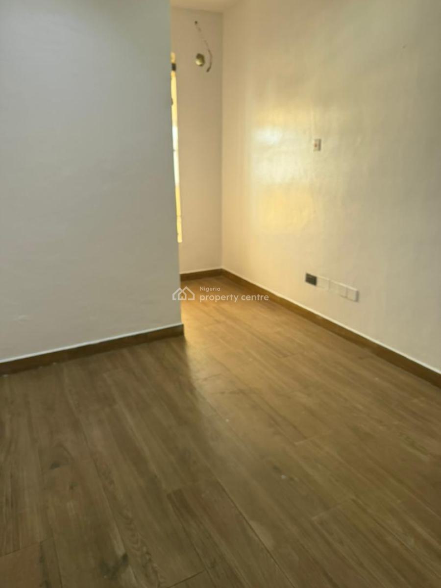 Very Decent  and Serviced 3 Bedroom Flat, Off Admiralty Way, Lekki Phase 1, Lekki, Lagos, Flat / Apartment for Rent