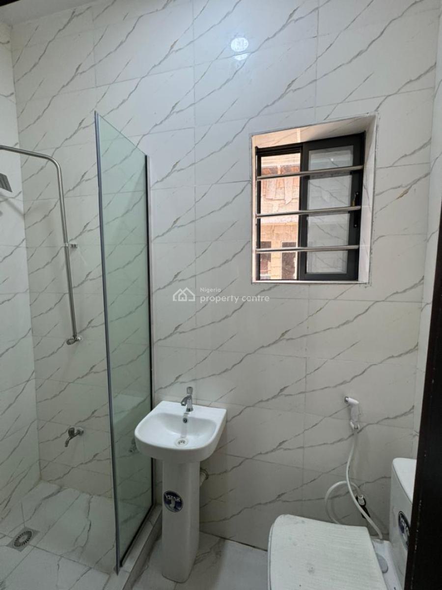 Spacious 2bedroom Apartment Available New Road, New Road, Lekki, Lagos, Flat / Apartment for Rent