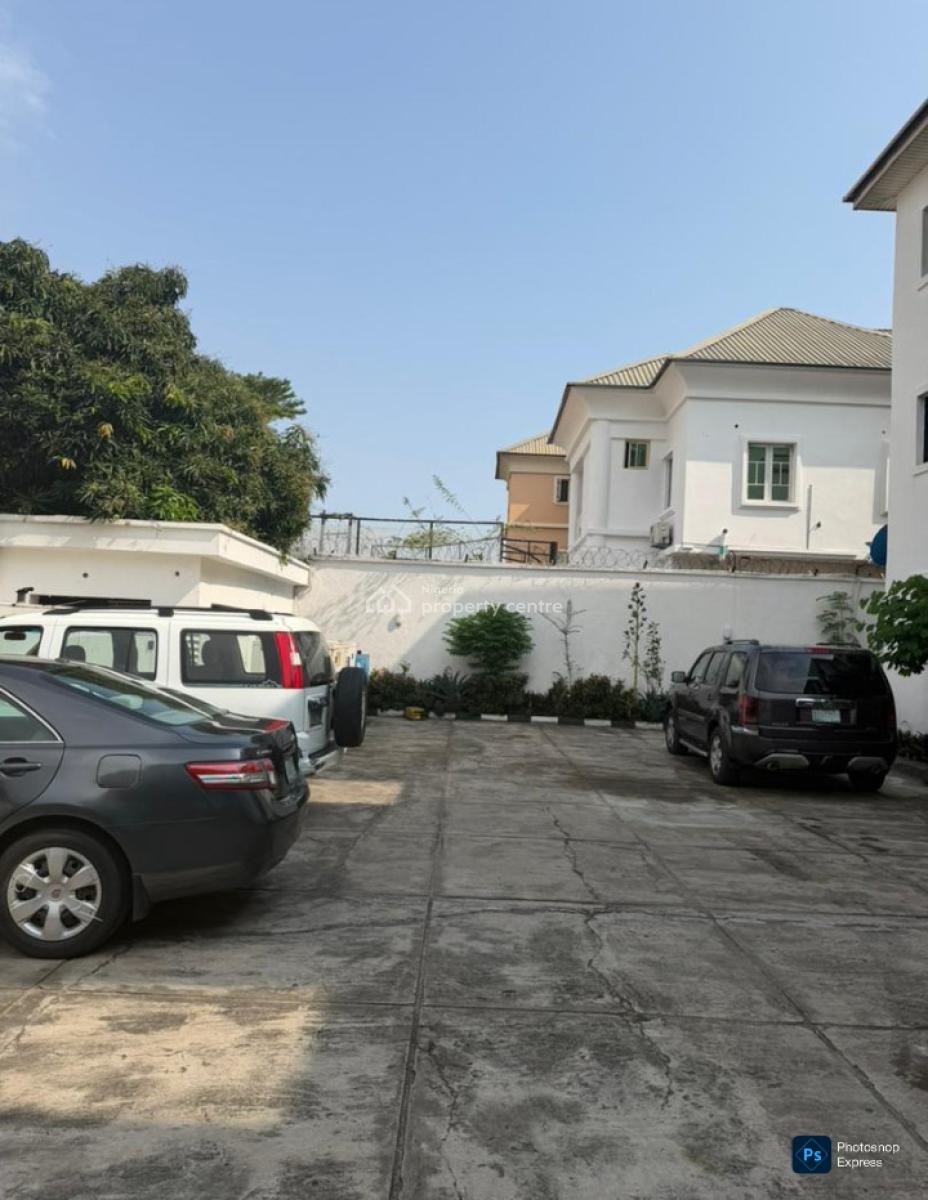 3 Bedroom Beautiful Cool Flat with Bq, Admiralty Way, Lekki Phase 1, Lekki, Lagos, Flat / Apartment for Rent