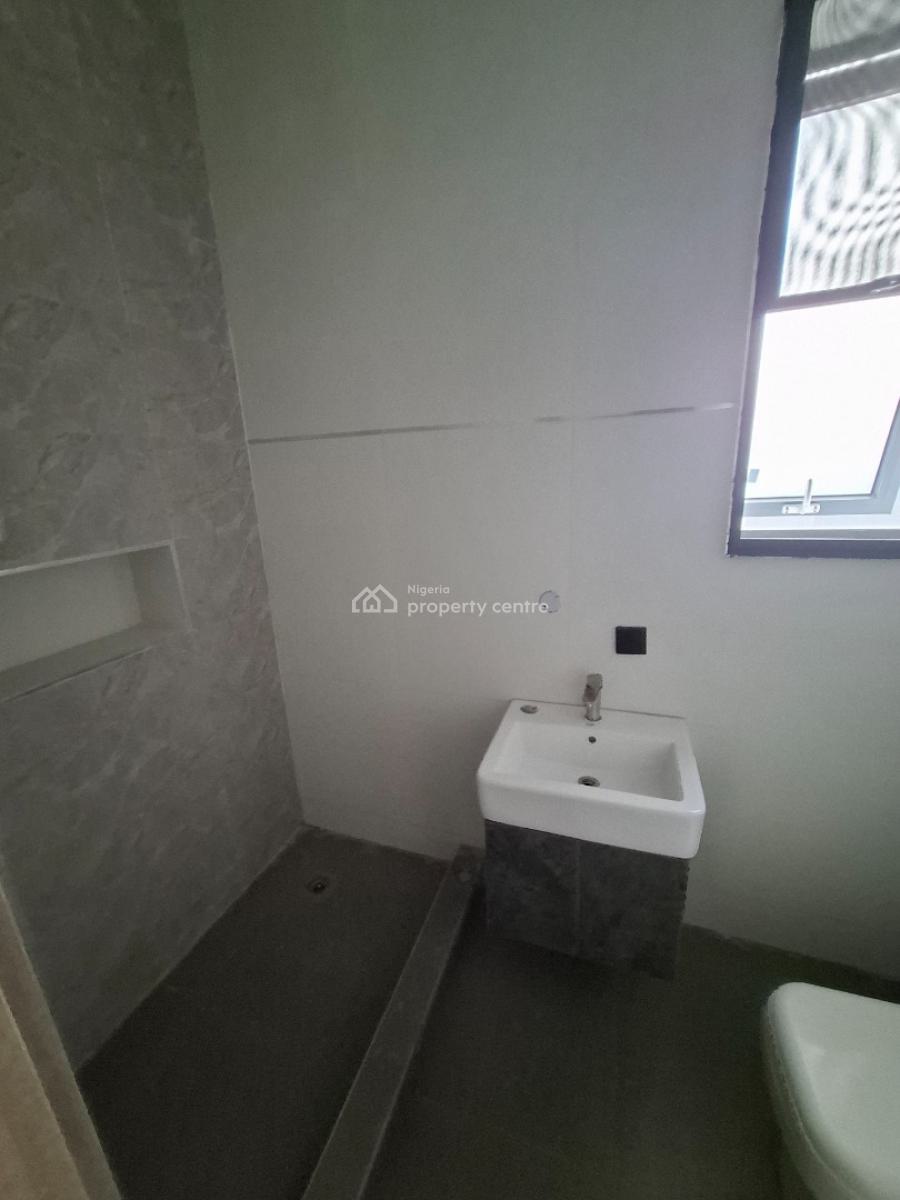 Standard 3 Bedroom Apartment, Guzape District, Abuja, Flat / Apartment for Sale