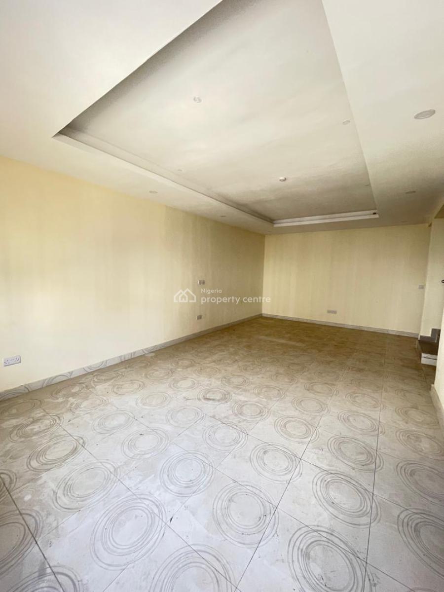 Beautifully Built 4 Bedroom Terrace Duplex in a Secure Location, New Road, Lekki, Lagos, Terraced Duplex for Sale