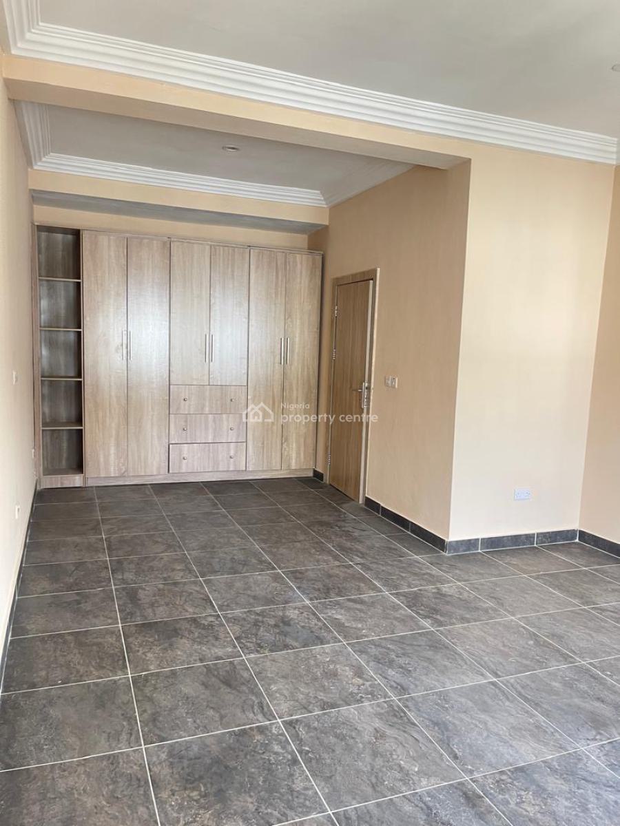 Beautifully Built 4 Bedroom Terrace Duplex in a Secure Location, New Road, Lekki, Lagos, Terraced Duplex for Sale