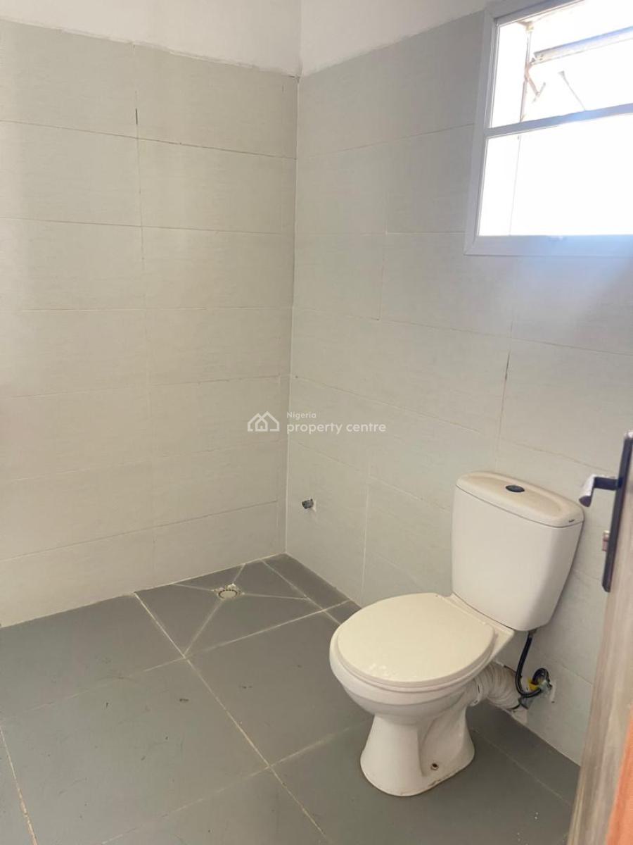 Beautifully Built 4 Bedroom Terrace Duplex in a Secure Location, New Road, Lekki, Lagos, Terraced Duplex for Sale