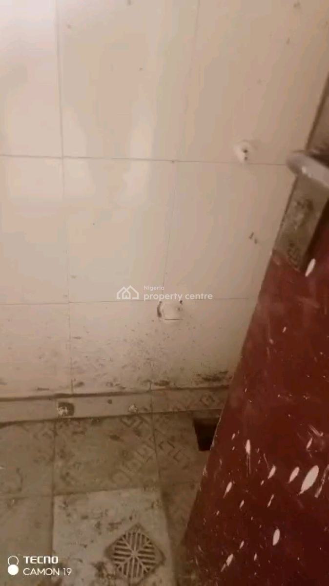 Standard 2 Bedroom Flat with 3 Toilets N Bath, Ayoade Street, Shomolu, Lagos, Flat / Apartment for Rent