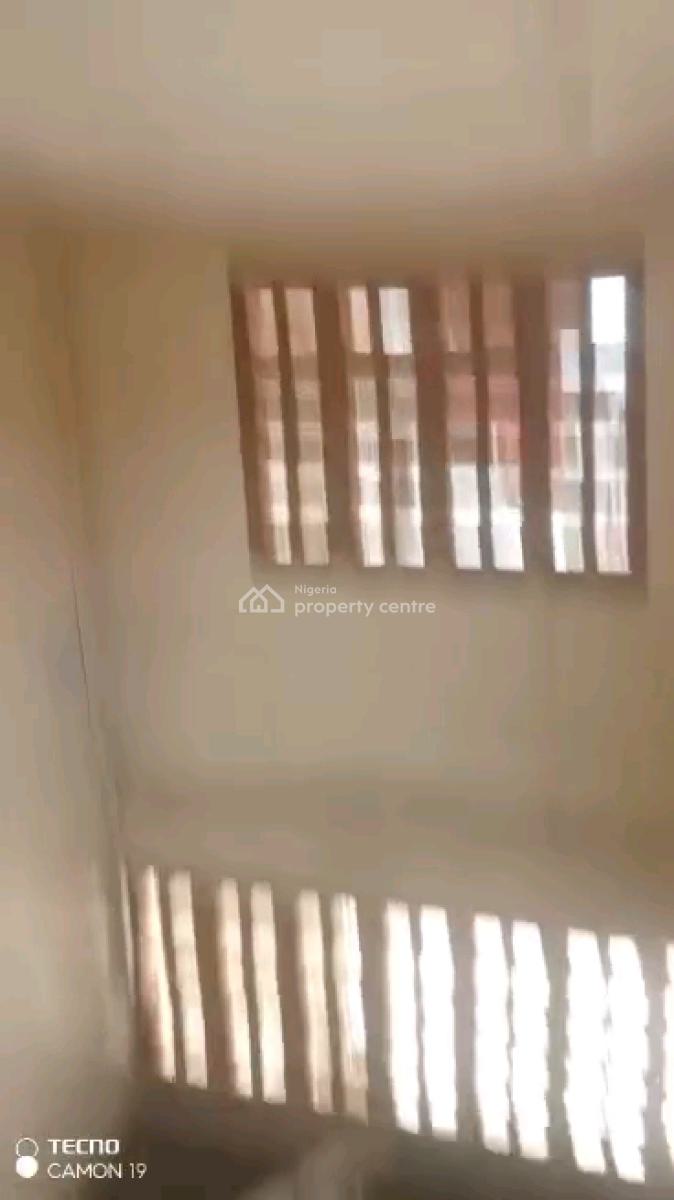 Standard 2 Bedroom Flat with 3 Toilets N Bath, Ayoade Street, Shomolu, Lagos, Flat / Apartment for Rent